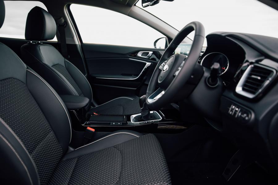Интерьер Kia XCeed 1.6 CRDi 2019 года  (UK) (фото 80 из 107)
